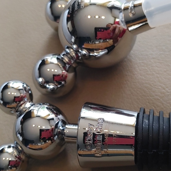 Disney Wine Accessories - Picture 5 of 9